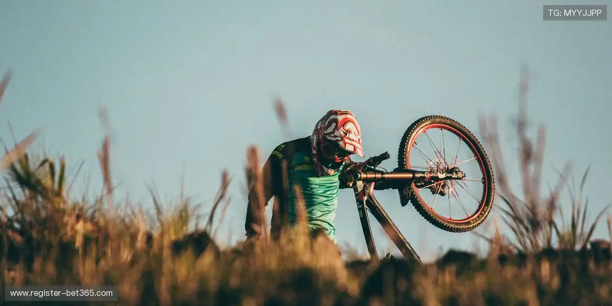 霍洛威田径,辉煌再续,连夺三冠,永利皇宫app官方入口,永利皇宫app入口,永利皇宫app共享联赛,永利皇宫app官方网站